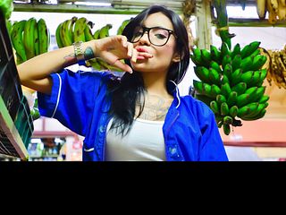Tattooed Latina Gets Oiled Up and Gags on Fucking Cock in Sloppiest Deepthroat Film ansehen
